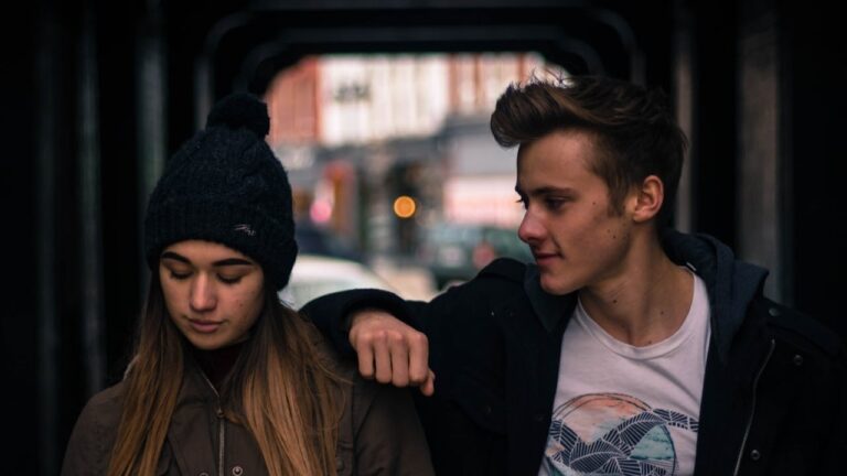 9 Tips to Love Someone Deeply Without Losing Yourself