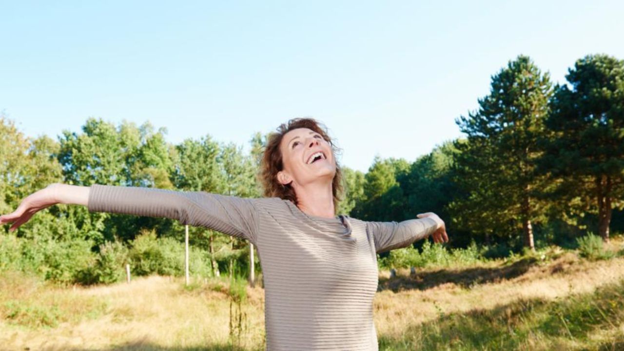 You are currently viewing 8 Signs You Have a Truly Satisfying Life, Even Without Lots of Money