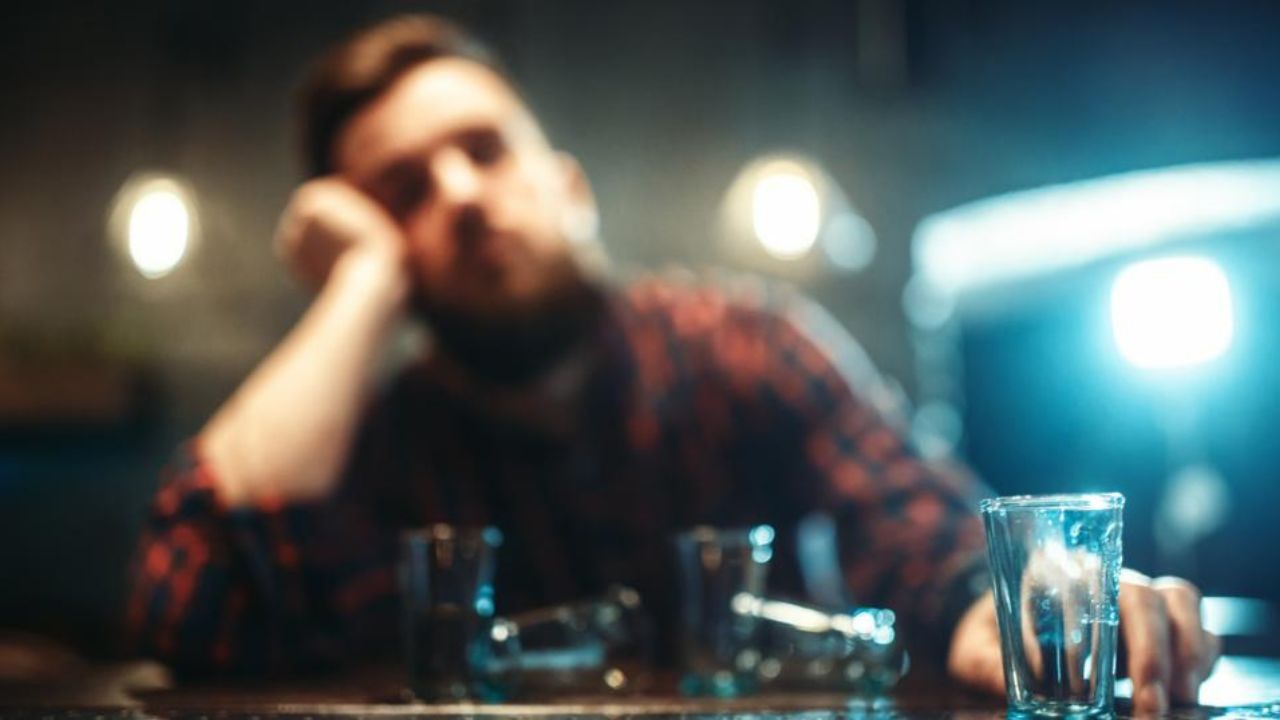 You are currently viewing 9 Behaviors of People Who Feel the Need to Get Drunk Every Weekend