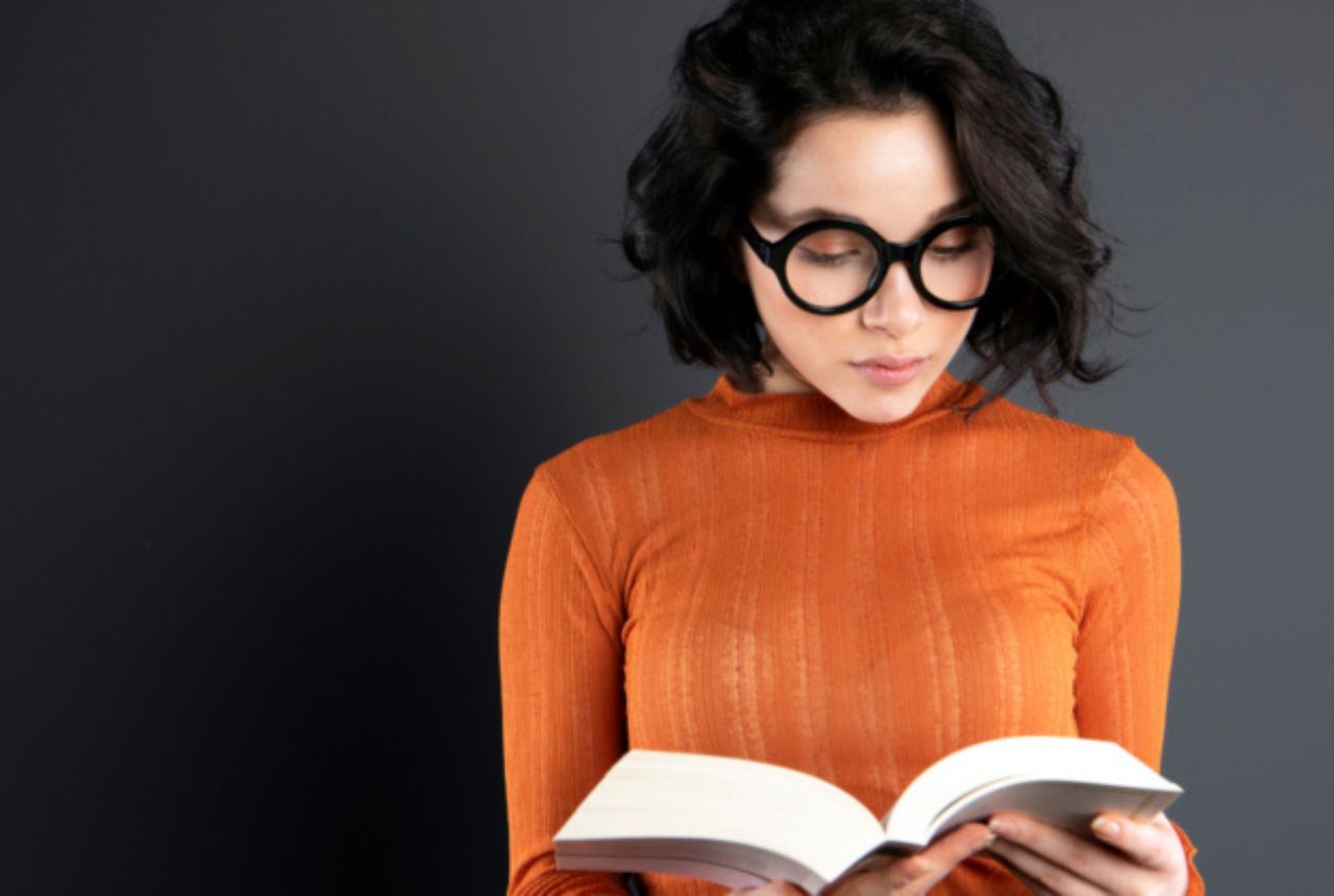 Read more about the article 9 Signs You’re Genuinely Smart, According to Psychology