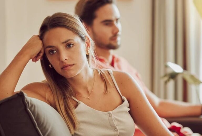 12 Emotionally Exhausting Signs It’s Time To Set Boundaries With The People In Your Life