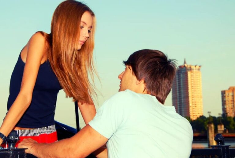 7 Signs a Guy is Playing You For A Fool