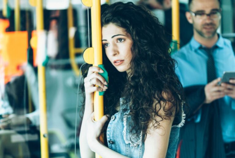 8 Subtle Body Language Signs of Lonely and Unhappy People, According to Psychology