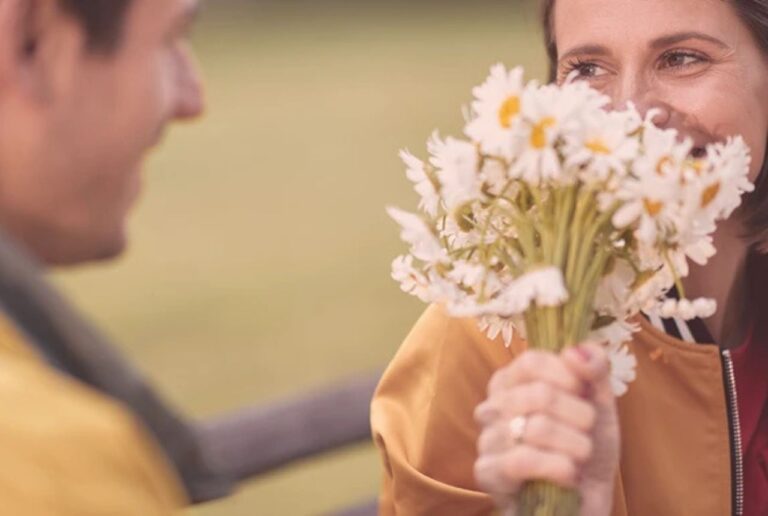 15 Daily Habits To Build A Strong Romantic Relationship