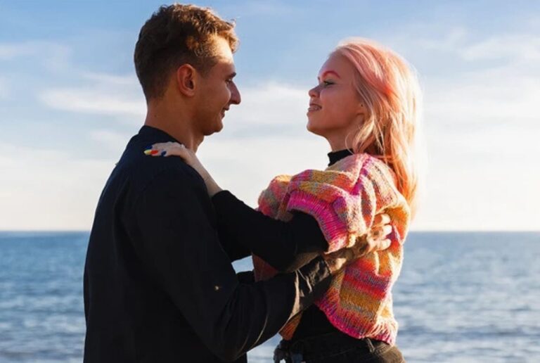4 Flirting Techniques That Are So Effective It's Scary