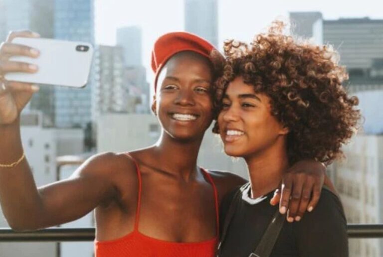 How To Spot Fake Friends & Toxic People Who Will Hurt You
