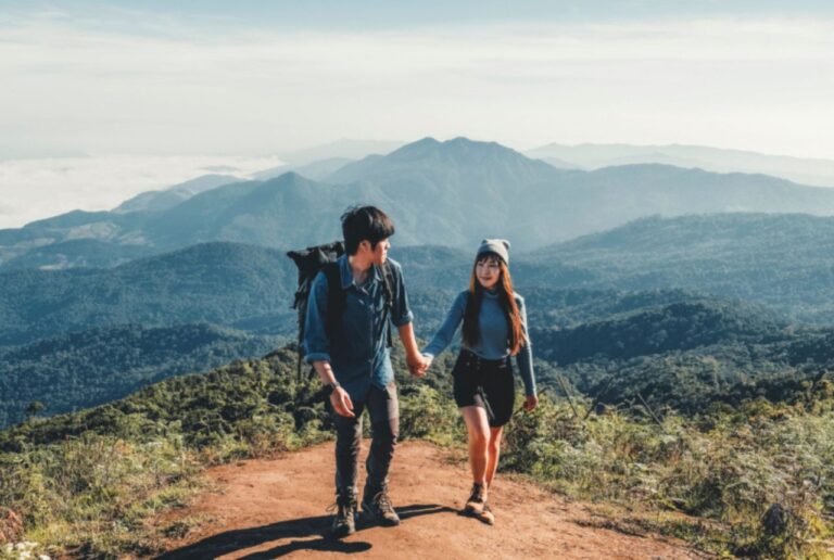 7 Things Emotionally Safe People Do Differently in Early Stages of Love, According to Psychologists