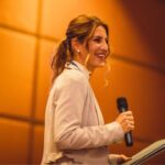 8 Habits That Instantly Make You a More Confident Speaker, According to Psychology