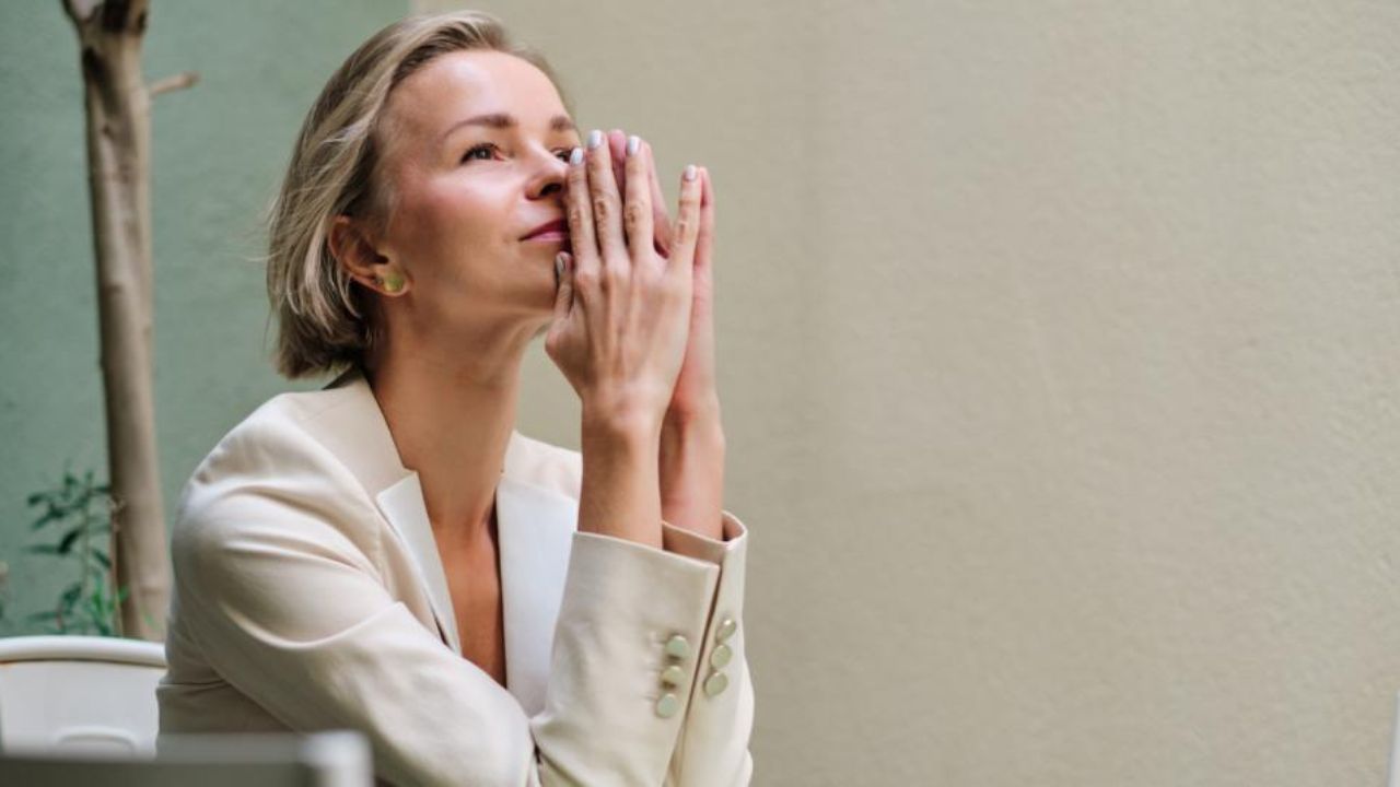 You are currently viewing 8 Signs You’re a Highly Sensitive Person, According to Psychology
