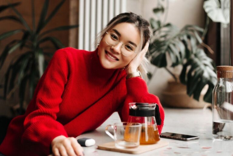 I Used to Care So Much What People Were Thinking of Me—Until I Realized They Weren’t, And it Felt Incredibly Freeing