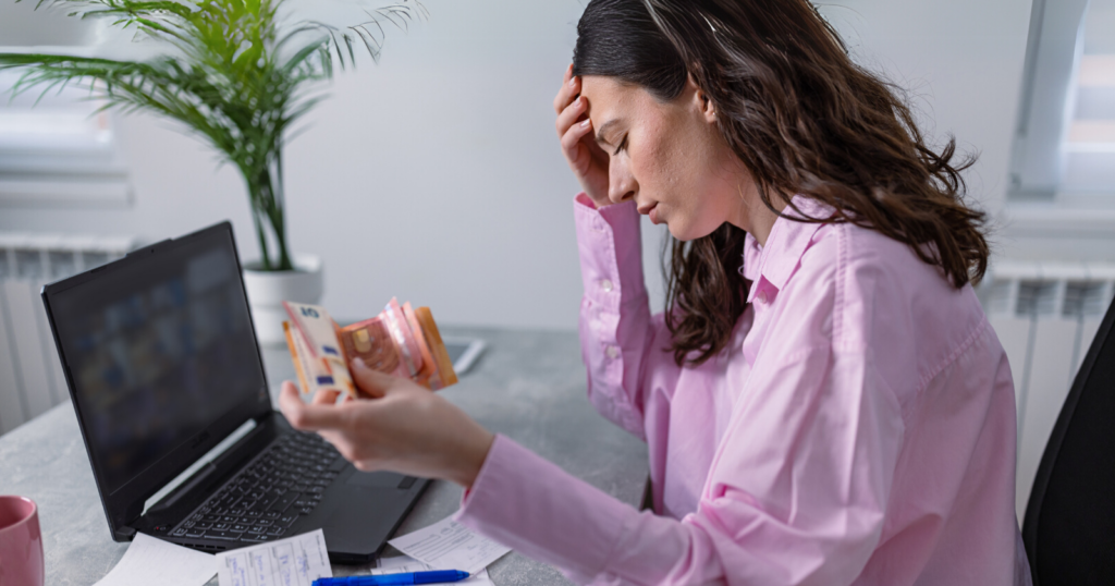 Read more about the article If You Grew Up Hearing “We Can’t Afford It ”, You Probably Internalized These 7 Habits Without Realizing It