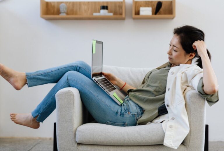 People Who Stay Middle Class Forever Often Fall Into These 7 Comfort Zones, Says Psychology