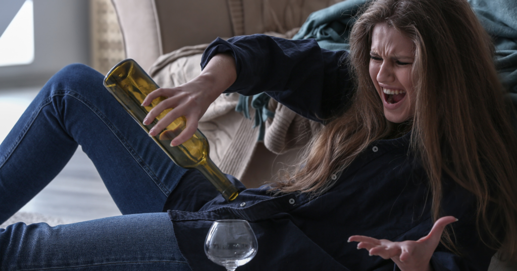 You are currently viewing People Who Become Mean When They Drink Usually Display These 7 Behaviors, Says Psychology