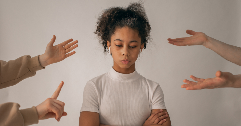 You are currently viewing People Who Were Bullied Between Ages 10–14 Usually Develop These 7 Habits Later in Life (Without Realizing It)