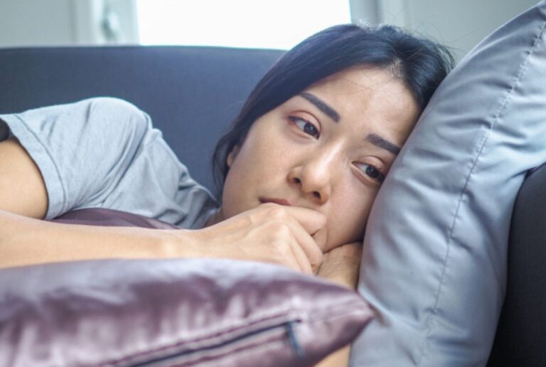 Women Who Feel They Have Nothing Substantial to Offer The World Often Display These Behaviors (Without Realizing It)
