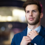 8 Body Language Cues That Instantly Signal Confidence Without Saying a Word
