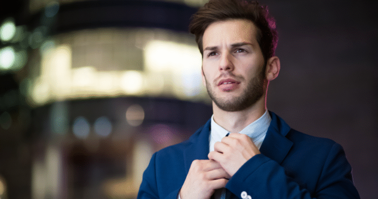 8 Body Language Cues That Instantly Signal Confidence Without Saying a Word