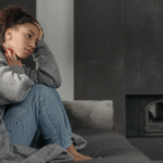 People Who Feel Like They Have No Emotional Safety Net In Life Usually Display These 7 Behaviors (Without Realizing It)