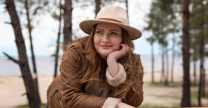 Read more about the article People Who Reinvent Themselves In Midlife Usually Do These 6 Brave Things