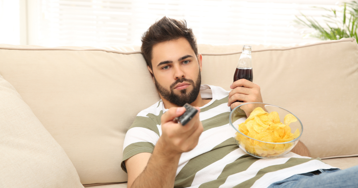 Read more about the article 8 Evening Habits of People Who Will Never Be Rich or Successful, Says Psychology