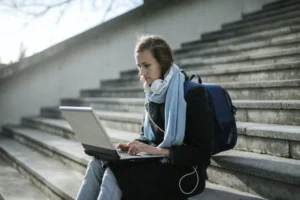 Read more about the article 8 Expert Tips For Solo Women Travelers