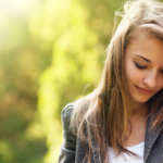 7 Traits of People Who Instinctively Deflect Compliments And Try To Put Themselves Down, According to Psychology
