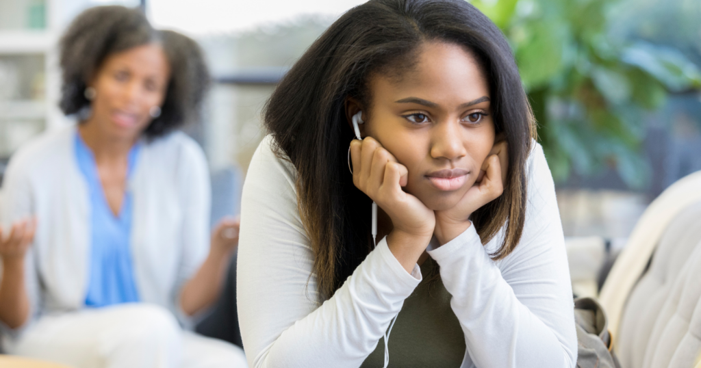 You are currently viewing People Who Speak To Their Parents Less Than Once a Month Usually Had These 7 Experiences Growing Up, According to Psychology