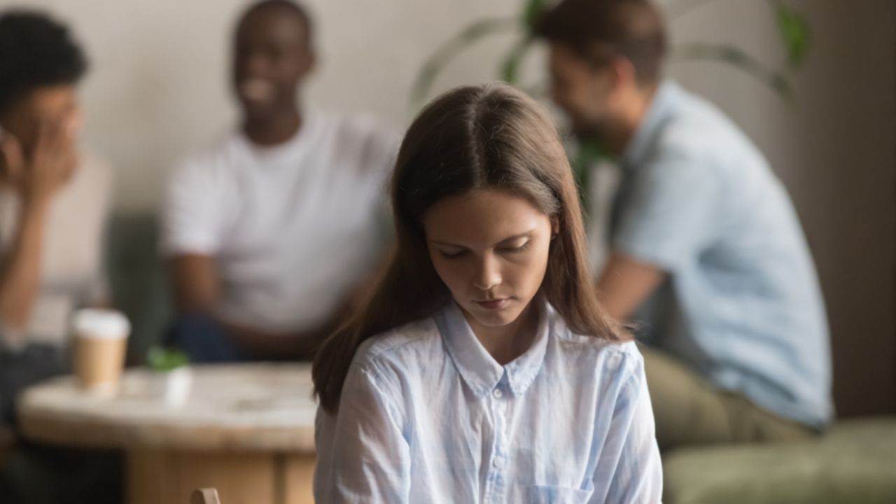 You are currently viewing People Who Don’t Have Any Real Friendships Usually Display These 8 Behaviors Without Realizing It