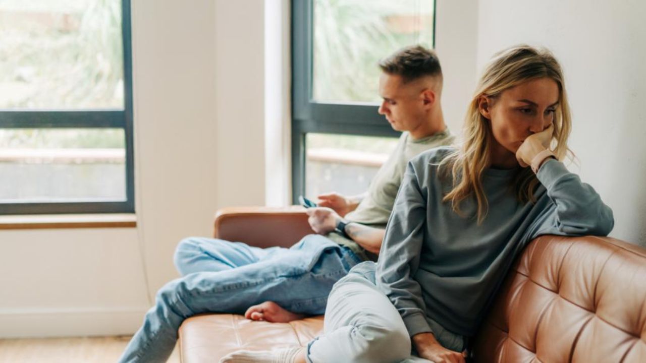You are currently viewing People Who Grew Up With Emotionally Immature Parents Often Display These 8 Relationship Behaviors