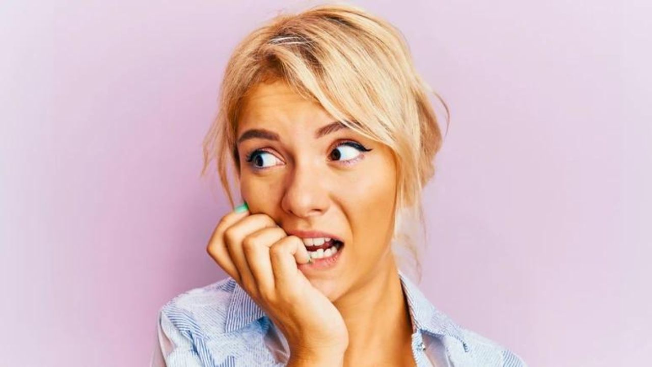 You are currently viewing 10 Signs You’re More Anxious Than the Average Person, According to Psychology