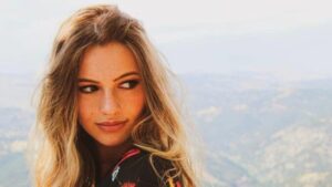 Read more about the article How To Find Love Again After Having Your Heart Broken (10 Proven Steps)