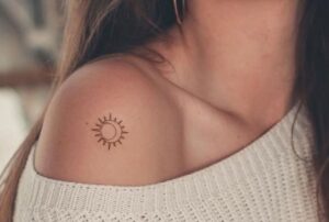 Read more about the article 26 Minimalist Small Tattoos for Women That Are Pure Aesthetic Goals