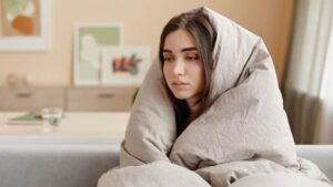 Read more about the article 5 Tricks to Play On Your Own Mind When You’re Feeling Down, According to a Psychology