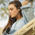 People Who Still Use Wired Earphones Usually Display These 7 Unique Traits, Says Psychology
