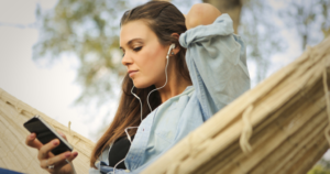 Read more about the article People Who Still Use Wired Earphones Usually Display These 7 Unique Traits, Says Psychology