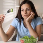 10 Behaviors Of a Woman Who Doesn’t Actually Like Who She Is (But Hides It Well)