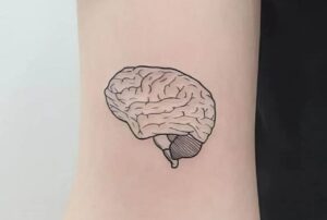 Read more about the article 38 Epic Small Tattoos for Men That Scream Confidence