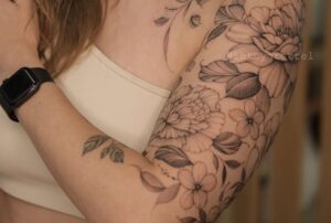 Read more about the article 33 Unique Arm Tattoos for Women to Stand Out from the Crowd