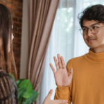 People Who Unconsciously Avoid Getting Too Close To Others Usually Had These 7 Childhood Experiences