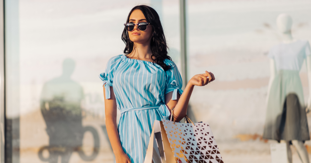 Read more about the article 7 Things Middle Class People Buy Just To Look High Status, According To Psychology