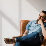 If a Man Has No Close Friends In Life, He’ll Often Display These 8 Behaviors Without Realizing It