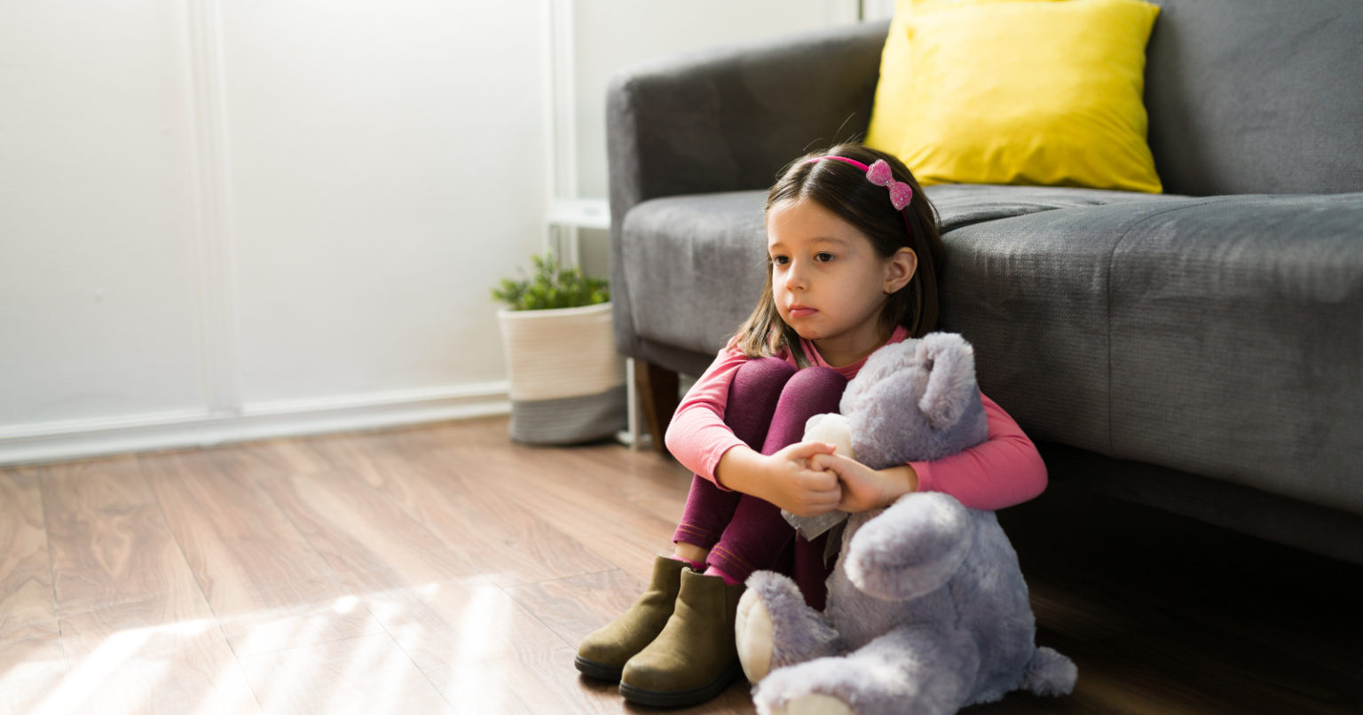 You are currently viewing If You’re Scared Of Being Seen As “Too Much,” Psychology Says You Likely Picked Up These 8 Traits In Childhood
