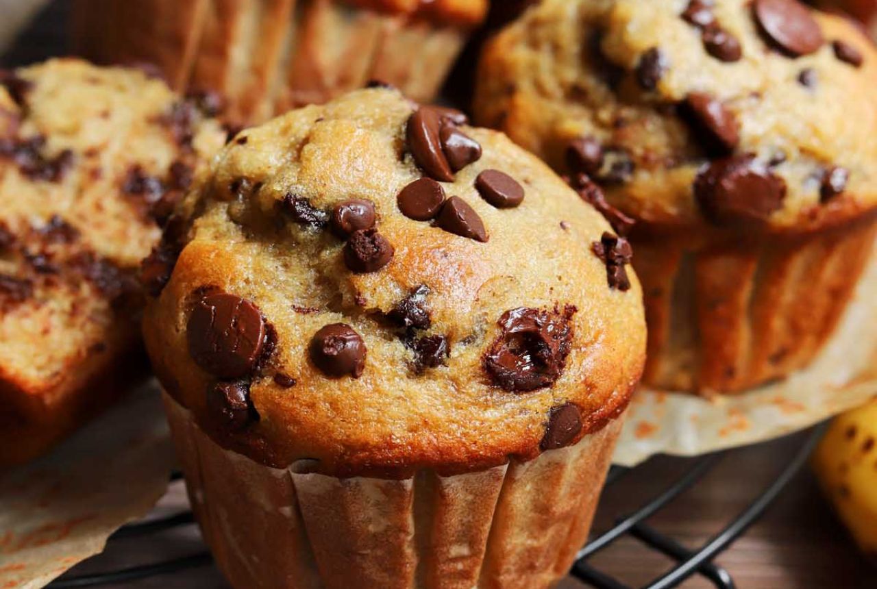 You are currently viewing Irresistible Banana Bread Chocolate Chip Mini Muffins in Just 30 Minutes