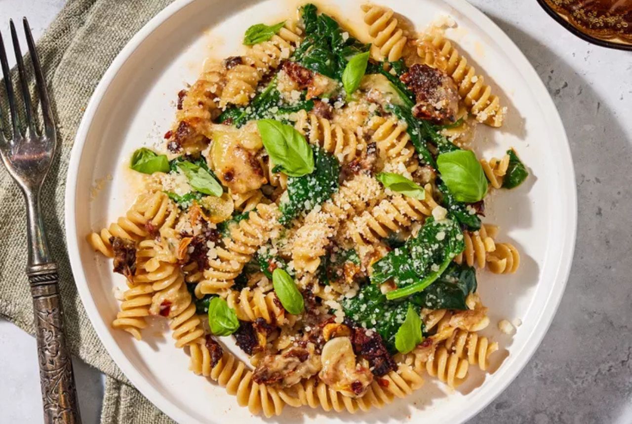 You are currently viewing 10 Dinner Recipes to Use Up a Bag of Spinach