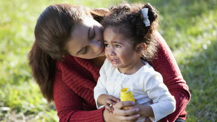 You are currently viewing Stop saying ‘don’t cry’—to raise confident, emotionally intelligent kids, use these 5 phrases instead