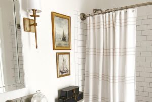 Read more about the article Beautiful Guest Bathroom Shower Curtain Ideas Your Visitors Will Notice Instantly