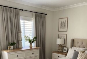 Read more about the article Bedroom Curtain Ideas with Blinds That Look Seriously Stylish