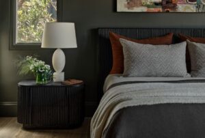 Read more about the article Moody Bedroom Furniture Ideas That Feel Dark, Cozy, and Luxe