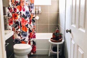 Read more about the article Small Bathroom Shower Curtain Ideas That Make Tiny Spaces Look Bigger