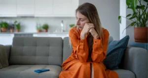 Read more about the article People Who Grow Apart From Family and Friends Often Have These 7 Shared Patterns